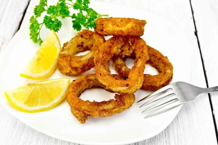 Anelli di calamari fritti