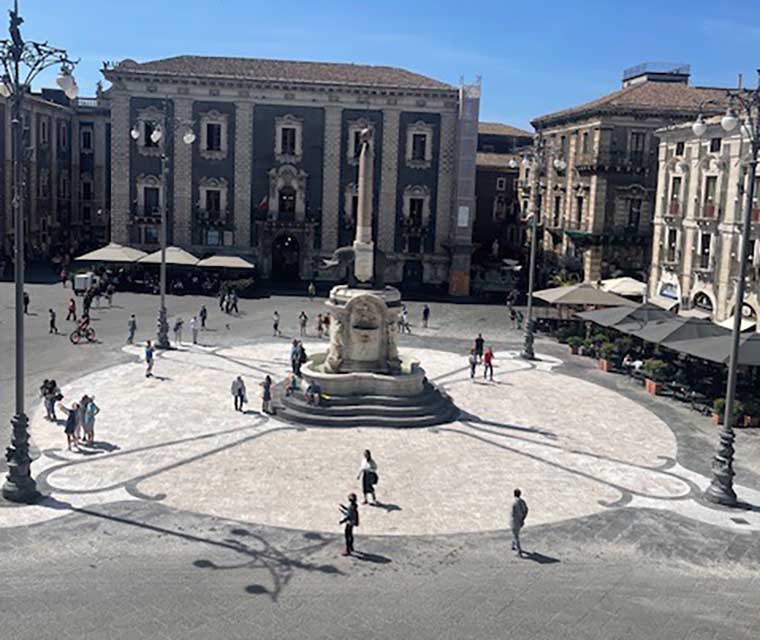 Pavimentazione Piazza Duomo statua elefante